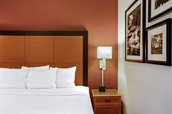 La Quinta Inn & Suites by Wyndham Winston-Salem 4
