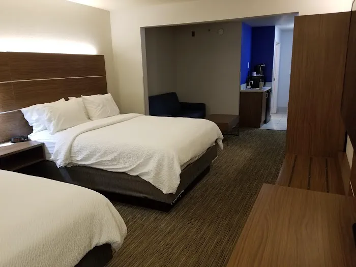Holiday Inn Express & Suites Claypool Hill (Richlands Area), an IHG Hotel 4