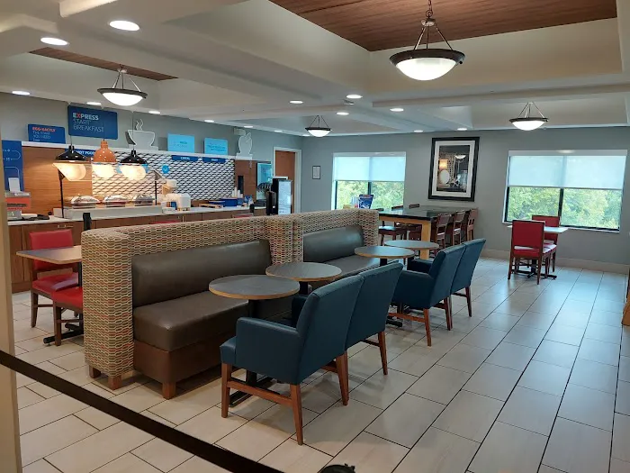 Holiday Inn Express & Suites Claypool Hill (Richlands Area), an IHG Hotel 4