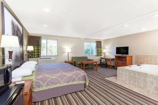 Super 8 by Wyndham Richlands/Claypool Hill Area 4