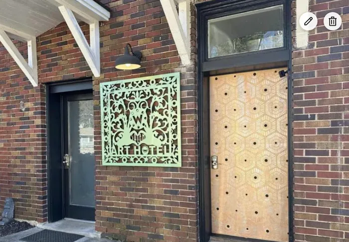 West Salem Art Hotel 4