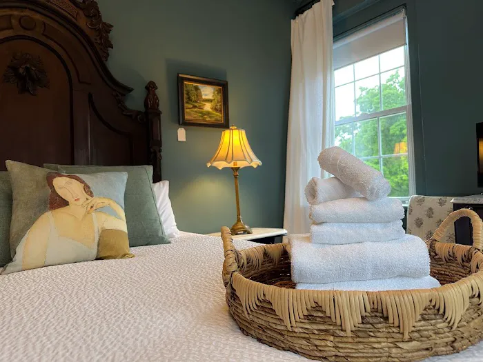 West Salem Art Hotel 4