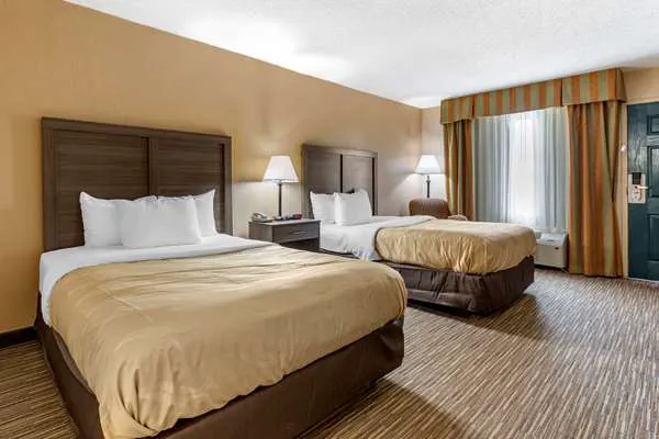 Quality Inn & Suites Hanes Mall 4