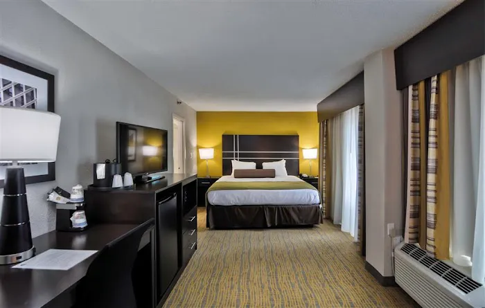 Best Western Plus Hanes Mall Hotel 4