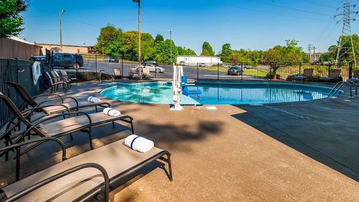 Best Western Plus Hanes Mall Hotel 4