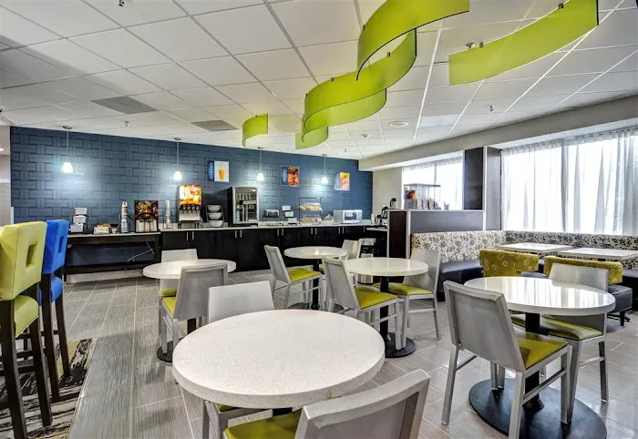 Best Western Plus Hanes Mall Hotel 4