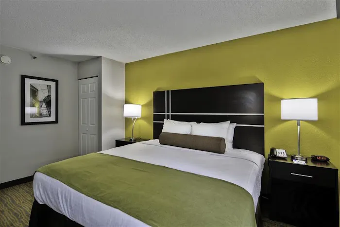 Best Western Plus Hanes Mall Hotel 4