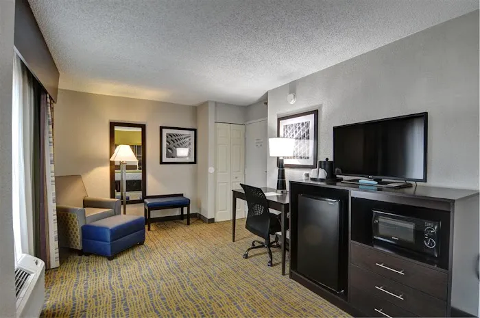 Best Western Plus Hanes Mall Hotel 4