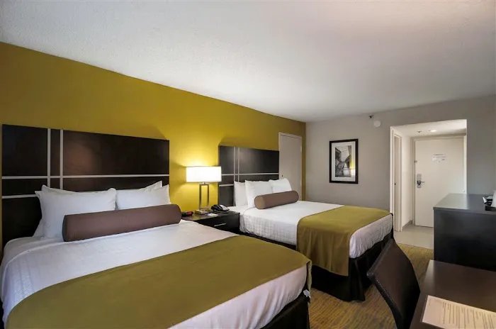 Best Western Plus Hanes Mall Hotel 4