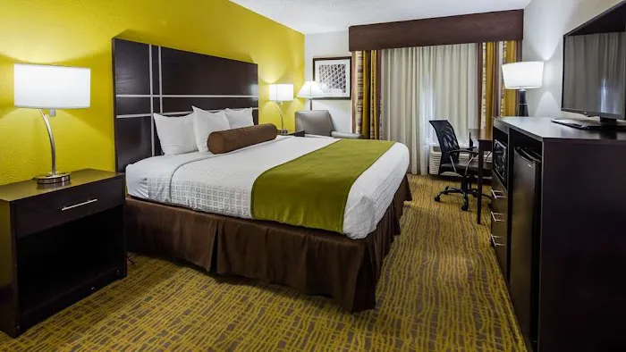 Best Western Plus Hanes Mall Hotel 4