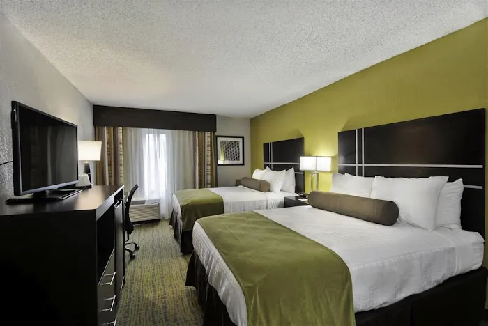 Best Western Plus Hanes Mall Hotel 4
