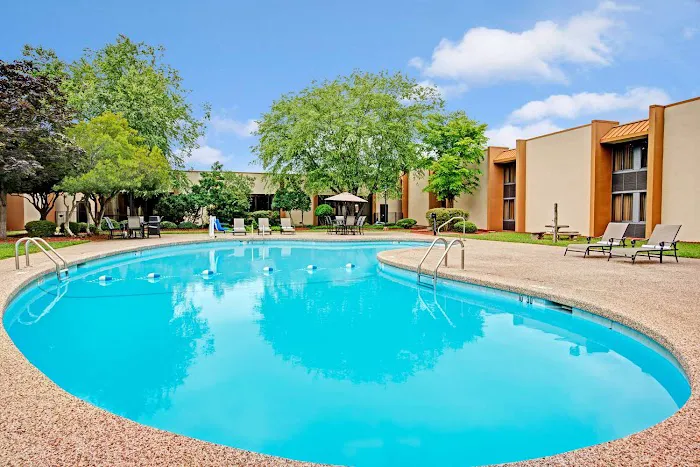 Ramada by Wyndham Statesville 4
