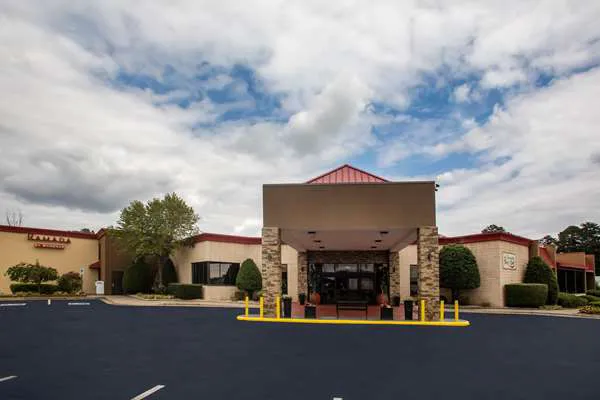 Ramada by Wyndham Statesville 4