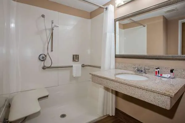 Ramada by Wyndham Statesville 4