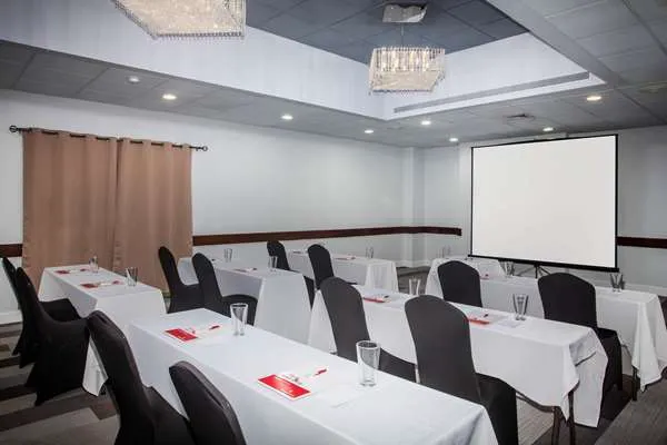 Ramada by Wyndham Statesville 4