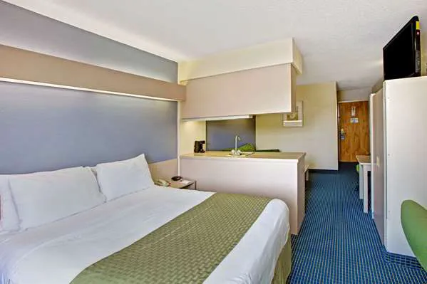 Microtel Inn & Suites by Wyndham Statesville 4