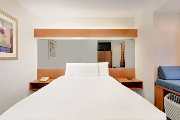 Microtel Inn & Suites by Wyndham Winston Salem 4