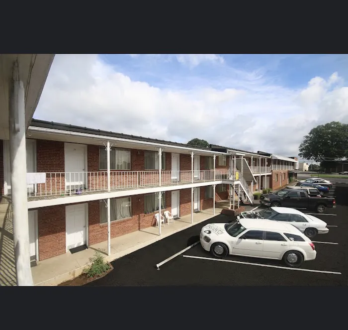 Best In Town Motel 4