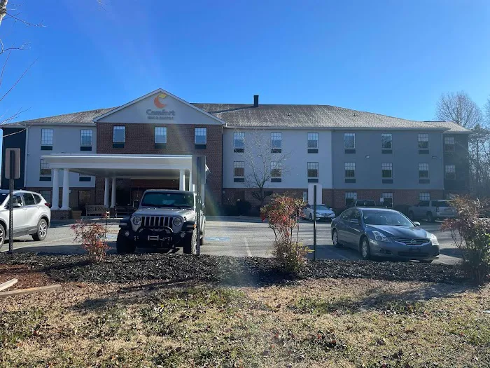 Comfort Inn & Suites 4
