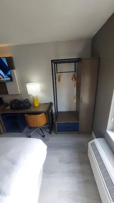 Comfort Inn & Suites 4
