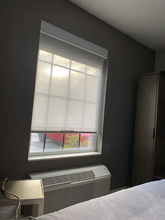 Comfort Inn & Suites 4