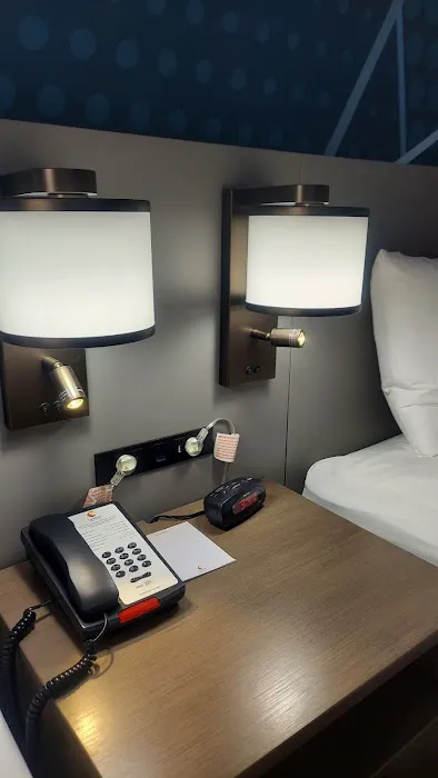 Comfort Inn & Suites 4