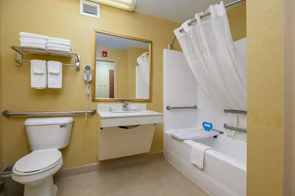 Quality Inn & Suites 4