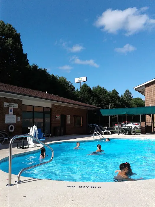 Days Inn by Wyndham Lexington 4