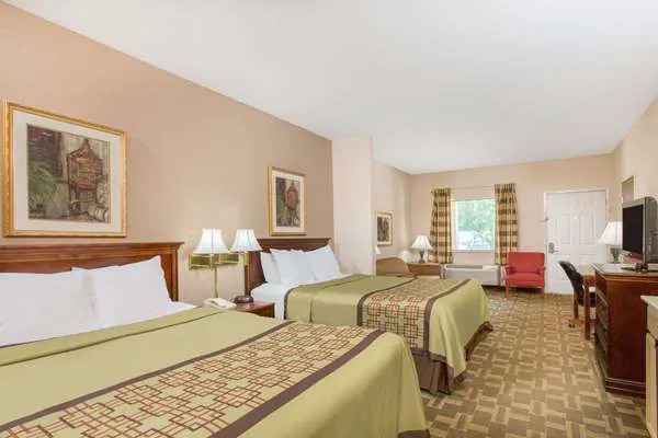 Days Inn by Wyndham Lexington 4