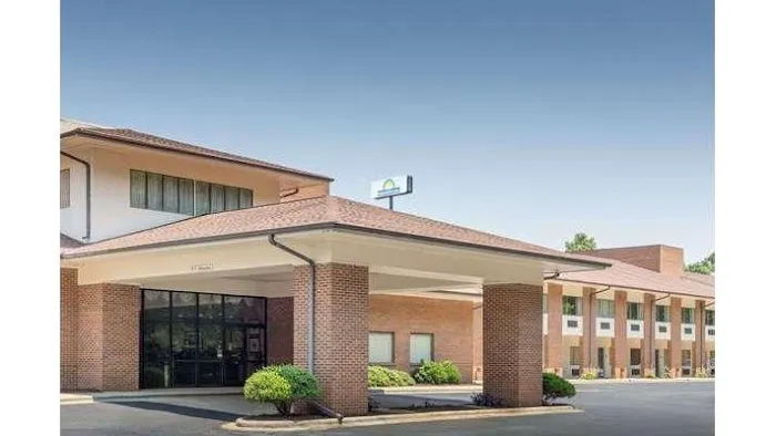 Days Inn by Wyndham Lexington 4