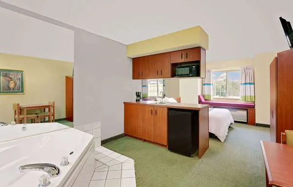 Microtel Inn & Suites by Wyndham Thomasville/High Point/Lexi 4