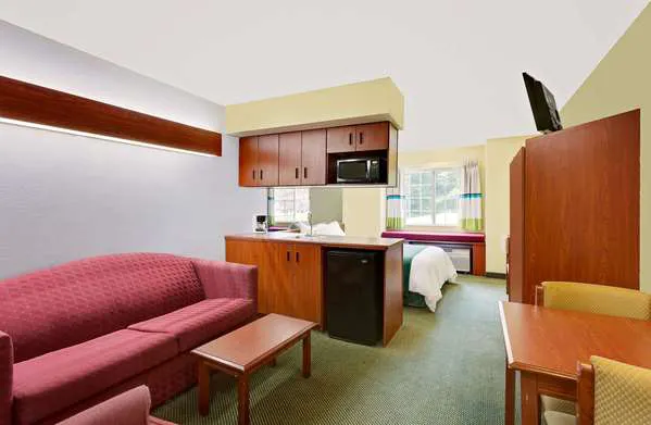 Microtel Inn & Suites by Wyndham Thomasville/High Point/Lexi 4