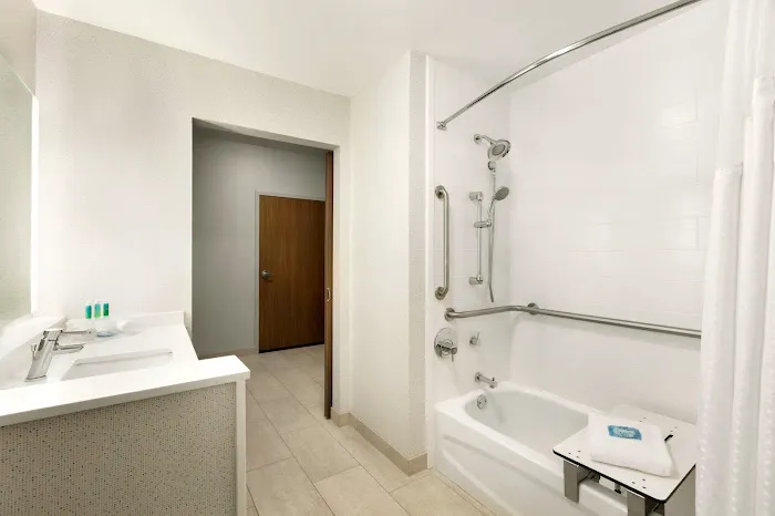 Holiday Inn Express & Suites Salisbury by IHG 4