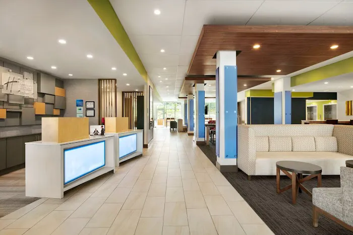 Holiday Inn Express & Suites Salisbury by IHG 4