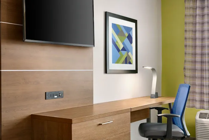 Holiday Inn Express & Suites Salisbury by IHG 4