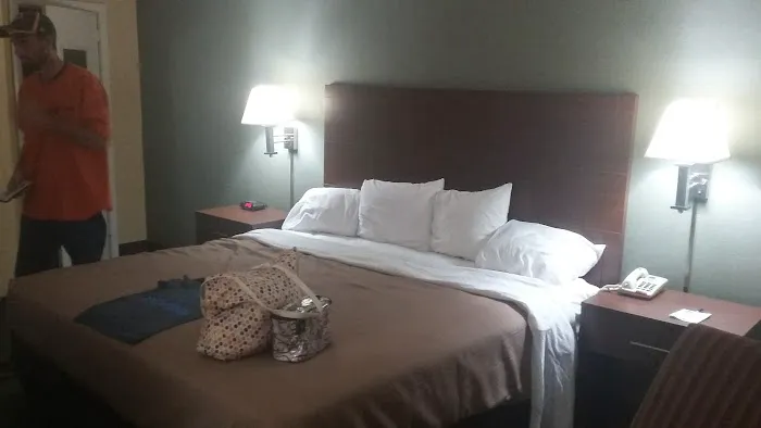 Townhouse Inn 4
