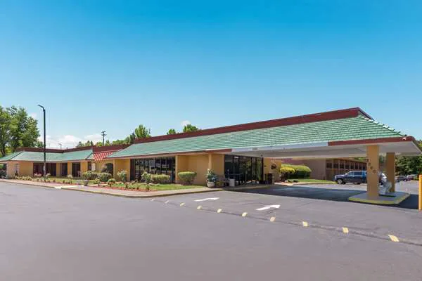 Econo Lodge 4