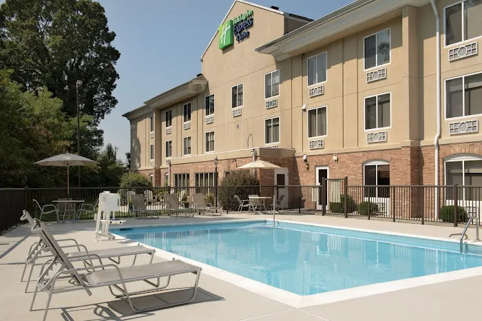 Holiday Inn Express & Suites High Point South by IHG 4