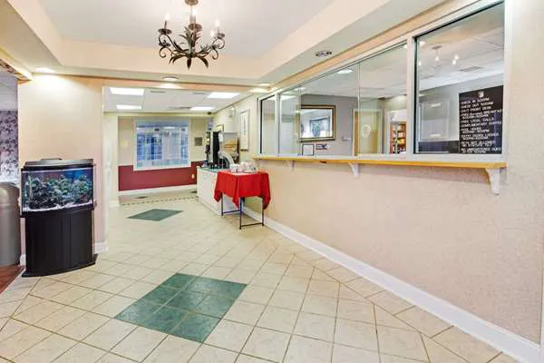 Super 8 by Wyndham Salisbury 4