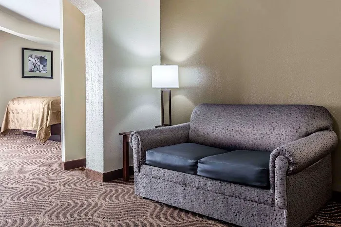 Quality Inn & Suites 4