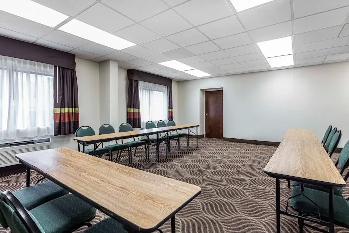 Quality Inn & Suites 4
