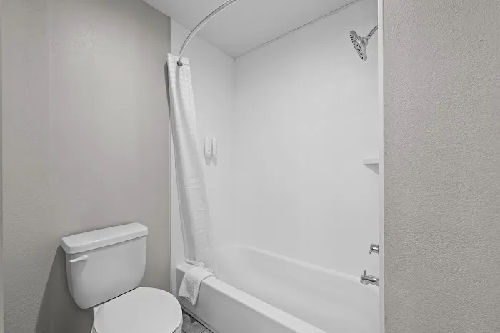 Clarion Pointe 4