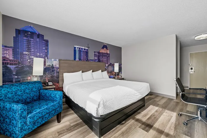 Clarion Pointe 4