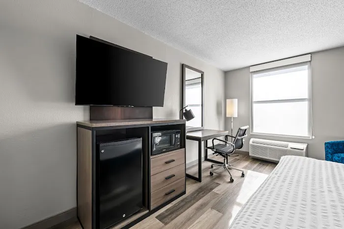 Clarion Pointe 4
