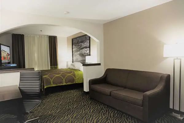 Super 8 by Wyndham High Point/Greensboro 4