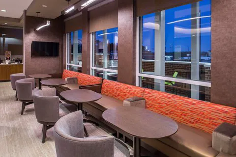 SpringHill Suites Greensboro Airport 4