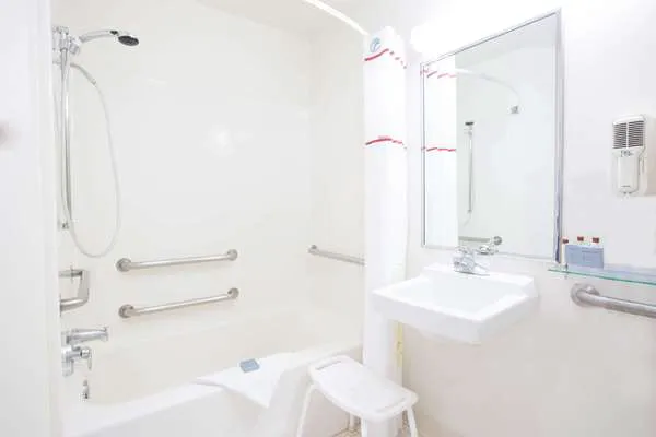 Hawthorn Suites by Wyndham Greensboro 4