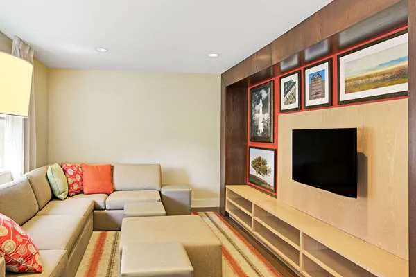 Hawthorn Suites by Wyndham Greensboro 4