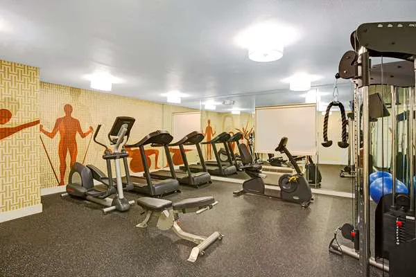 Hawthorn Suites by Wyndham Greensboro 4