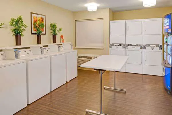 Hawthorn Suites by Wyndham Greensboro 4